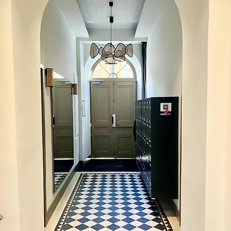 Confortable To Discover *